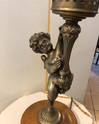 Putto portalampada in metallo