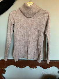 Maglione rosa (tortora) con collo ad anello