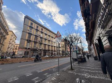 NEGOZIO A NAPOLI