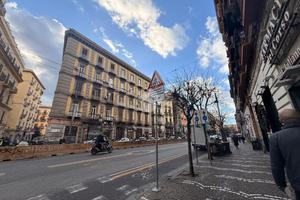 NEGOZIO A NAPOLI