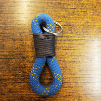 Portachiavi fatto a mano con corda d'arrampicata