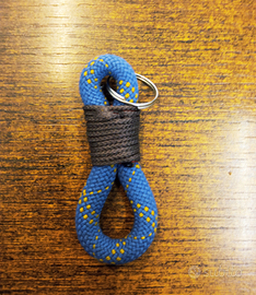 Portachiavi fatto a mano con corda d'arrampicata