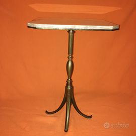 Tavolino in alabastro con gambe in ottone
