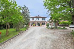 Villa di 238 m² con più di 5 locali e box auto dop