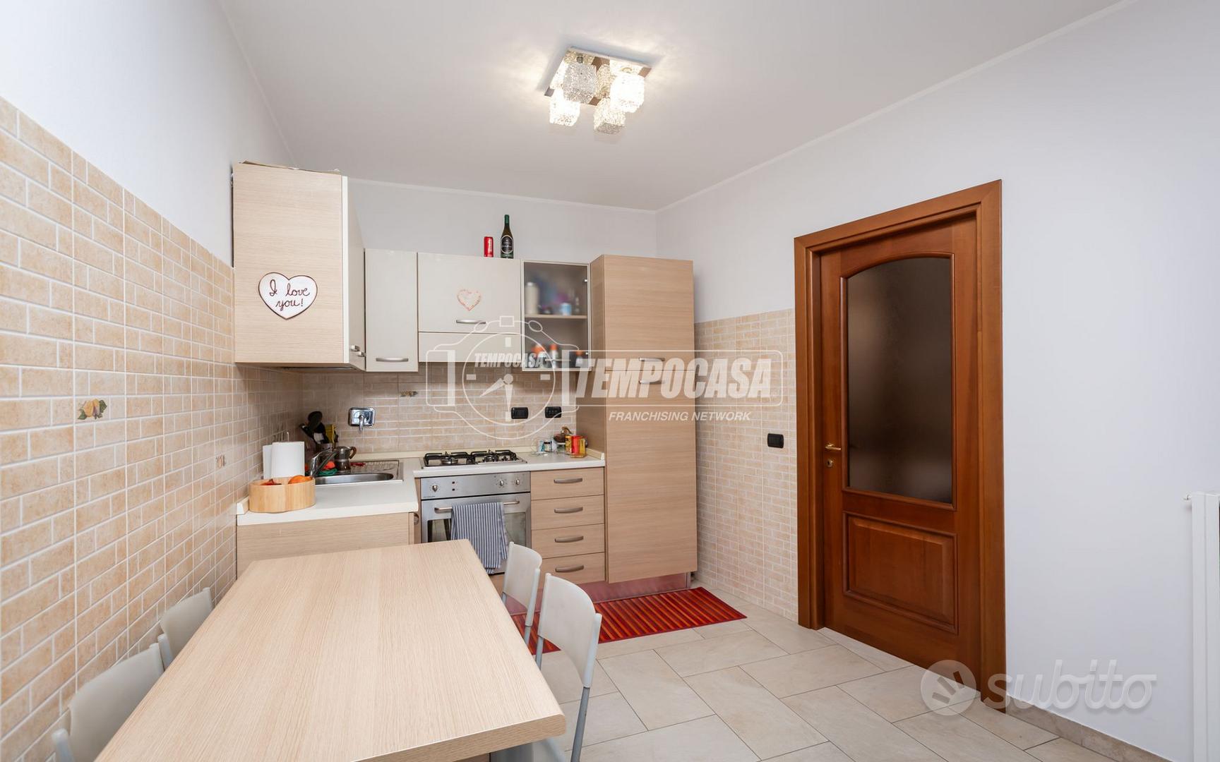 2 LOCALI CON BOX E CANTINA, CENTRO PAESE - Vista 5