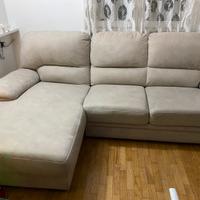 divano  a penisola tenuto bene