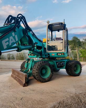 Escavatore gommato Fai 410