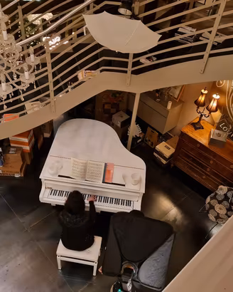 pianoforte mezza coda bianco
