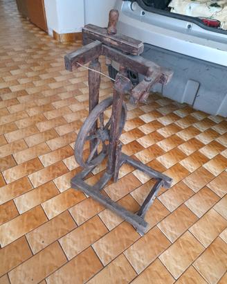 filatoio antico in legno 
