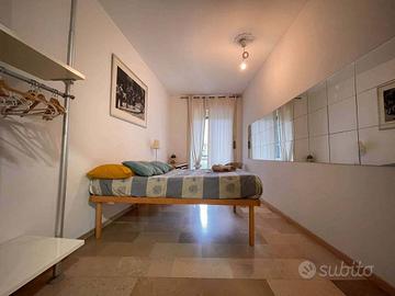 Stanza in appartamento di 155 m² a Milano
