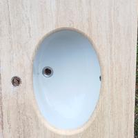 Piano in marmo con lavabo integrato