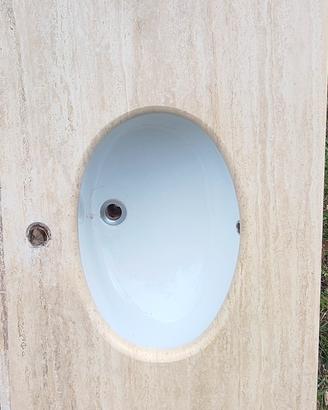 Piano in marmo con lavabo integrato