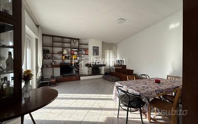 RIF. 027 - CASA SEMINDIPENDENTE CON GIARDINO