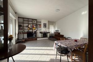 RIF. 027 - CASA SEMINDIPENDENTE CON GIARDINO