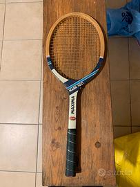 Vecchia racchetta da tennis