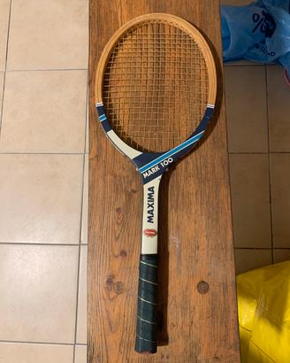 Vecchia racchetta da tennis