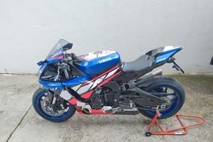 Yamaha R1 2023 