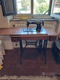 Macchina da cucire Singer d epoca con mobile