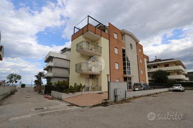 2 LOCALI A ALBA ADRIATICA