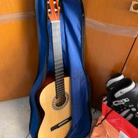 Chitarra classica con custodia