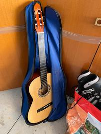 Chitarra classica con custodia