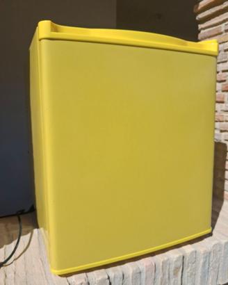 Minifrigo giallo marca Sirge