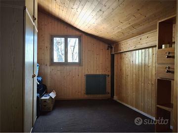 GARAGE CON LOCALI ACCESSORI