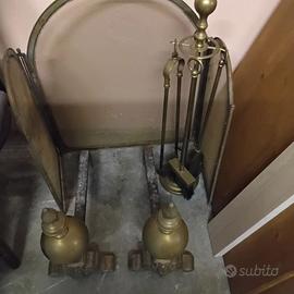 Completo di alari per camino in ottone