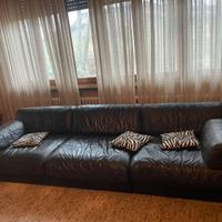 Divano in pelle nera