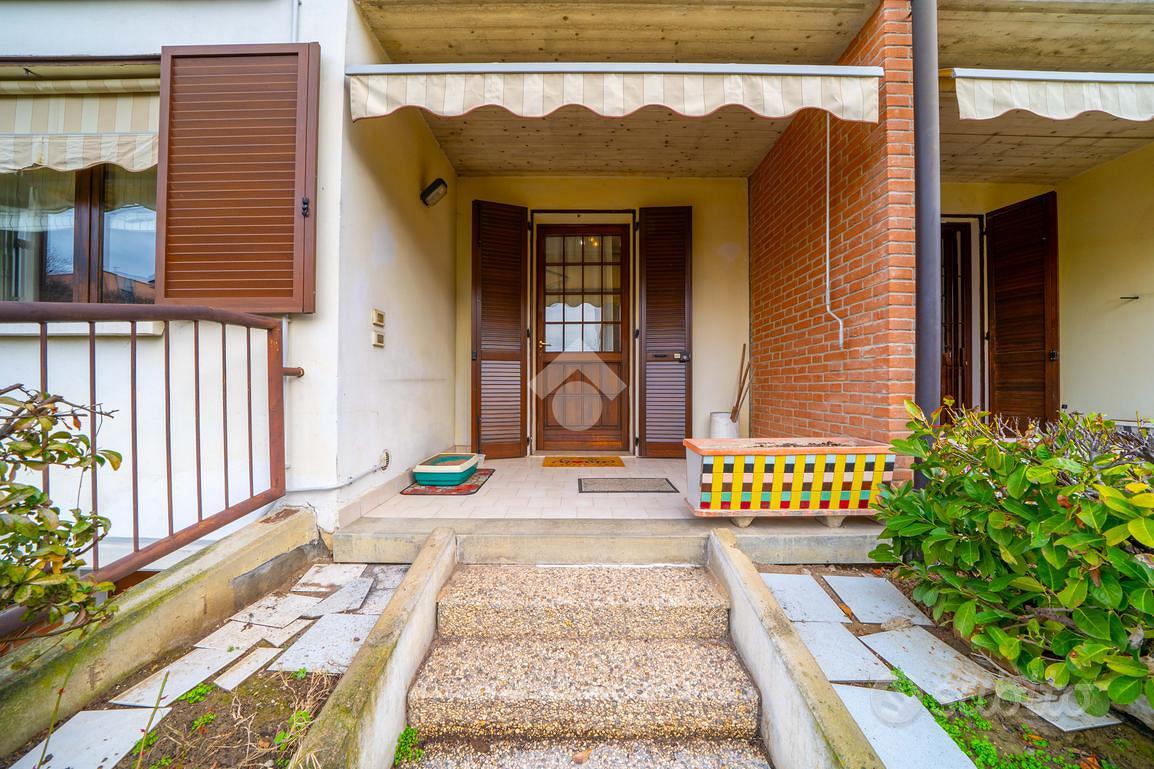 VILLA A SCHIERA A SANT'ILARIO D'ENZA - Vista 3