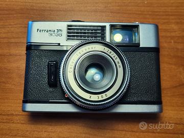Macchina fotografica vintage Ferrania 3M 3035