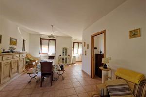 Appartamento in bifamiliare con garage e mansarda