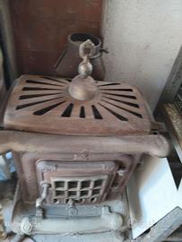 Stufa antica in ghisa