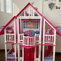 Casa di Barbie Malibu con ascensore e accessori