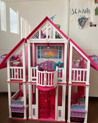 Casa di Barbie Malibu con ascensore e accessori