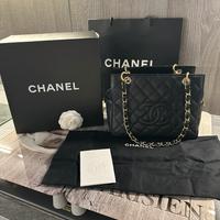 CHANEL Petite Shopping Tote in Caviar nero