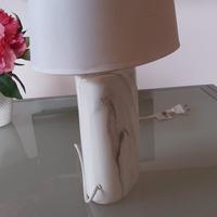 lampada da tavolo bianca marmorizzata 