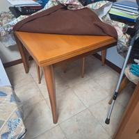 Mobile sala con tavolo e 4 sedie 