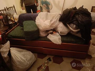 divano con cassettone