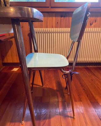 Tavolo in formica verde