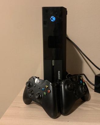 Xbox One 500 GB +  5 giochi + 2 controller