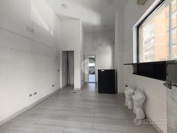 NEGOZIO A NAPOLI