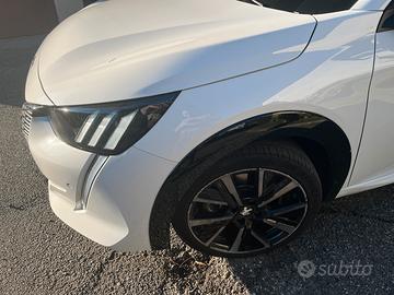 Peugeot E208 GT Line maggio 2023