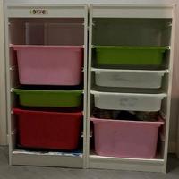 Due mobiletti Ikea TROFAST con contenitori