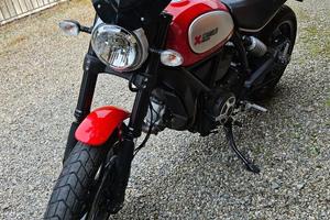 Ducati scrambler 800 ICON RED