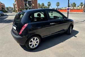 Lancia Y 1.2 benzina GPL nera interni bicolore