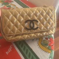 Chanel pochette