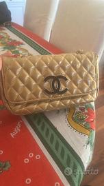 Chanel pochette