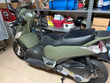 Scooter Aprilia Scarabeo