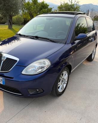 Lancia Ypsilon 1.4 16V Platino